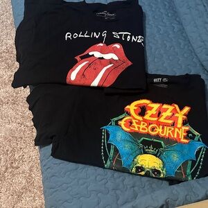 2 Mens Black Graphic T-Shirts Sz XL excellent condition